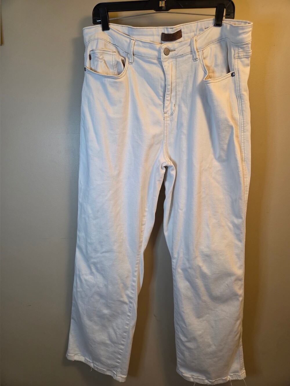 Judy Blue 20W Ivory White Distressed Jeans Plus Size Straight Leg Stretch Denim
